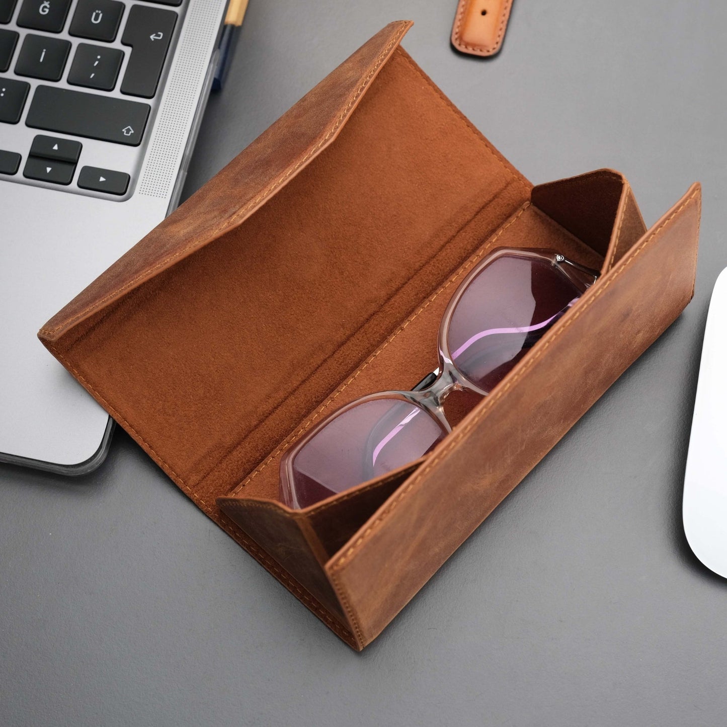 Triangle Leather Glasses Case – Vintage Eyewear Holder