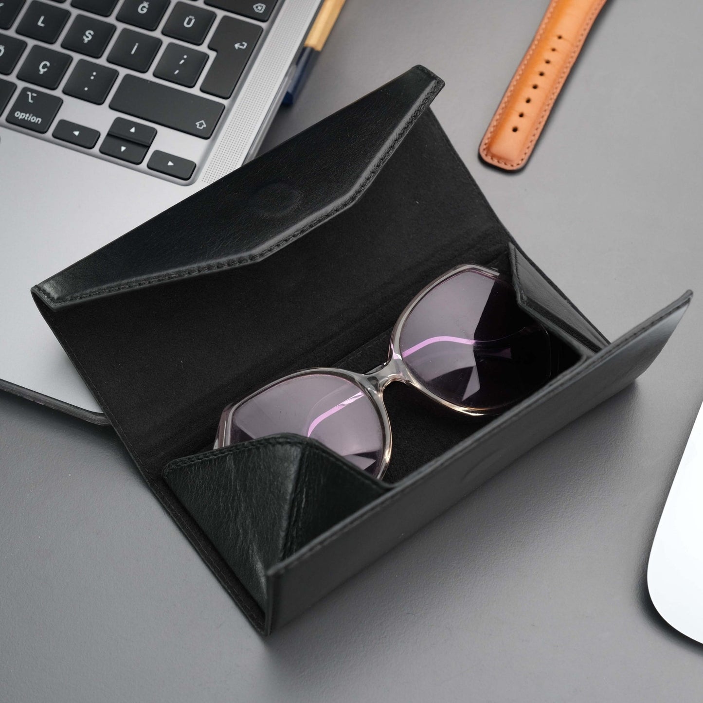 Triangle Leather Glasses Case – Vintage Eyewear Holder